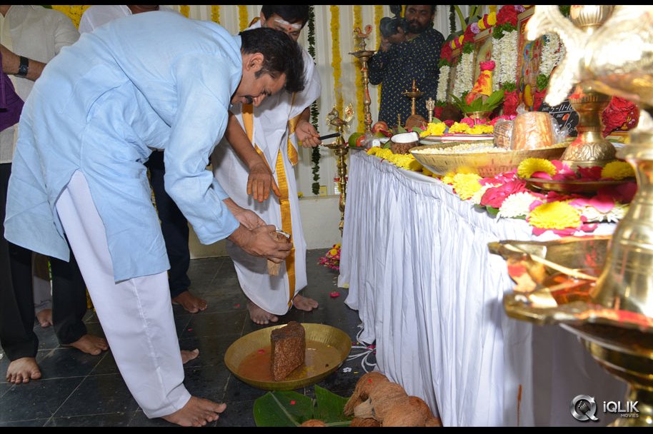 Pawan-Kalyan-and-Trivikram-New-Movie-Opening-Photos